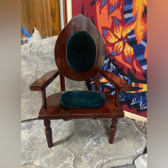 Regal Mini Throne Doll Chair or Plant Holder - Picture 7 of 15